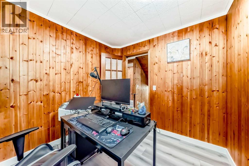 Single Family House 4 Level for Sale in  Sandpiper Road NW Sandstone Valley Calgary 