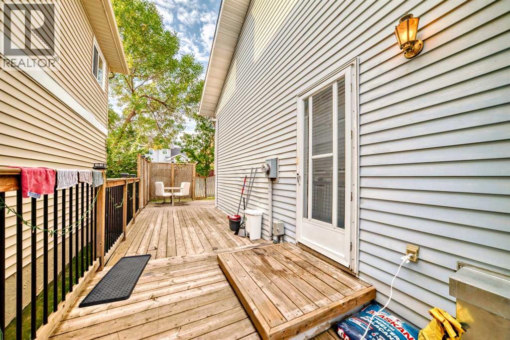 Single Family House 4 Level for Sale in  Sandpiper Road NW Sandstone Valley Calgary 