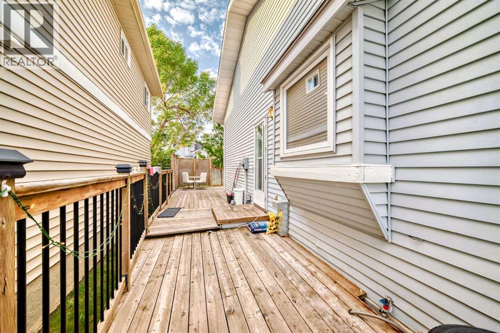Single Family House 4 Level for Sale in  Sandpiper Road NW Sandstone Valley Calgary 
