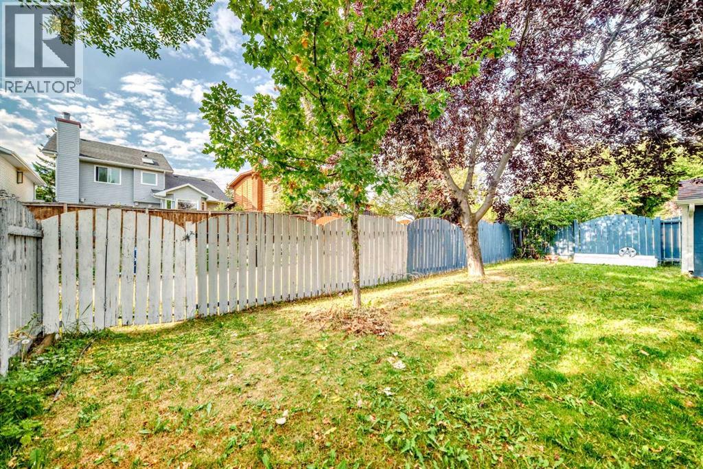 Single Family House 4 Level for Sale in  Sandpiper Road NW Sandstone Valley Calgary 
