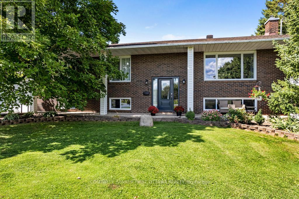 Welcoming all brick home, new windows & front door