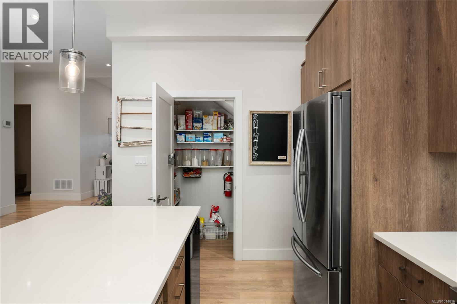  839 Ashbury Avenue, Langford