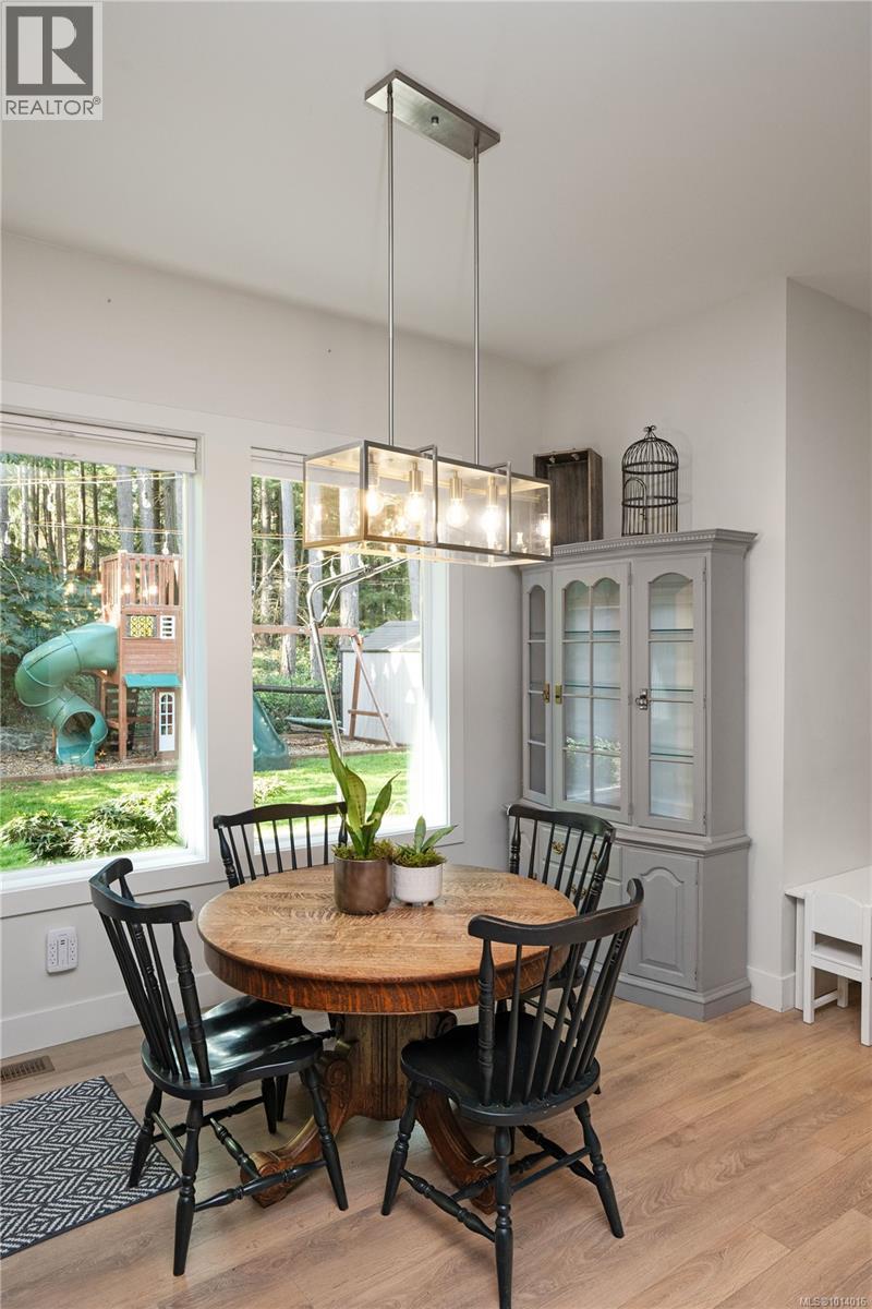  839 Ashbury Avenue, Langford