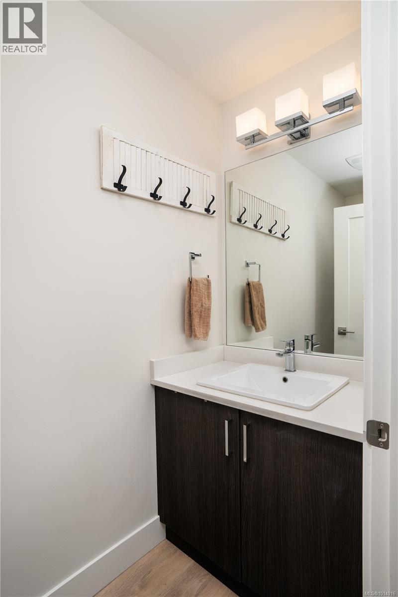  839 Ashbury Avenue, Langford