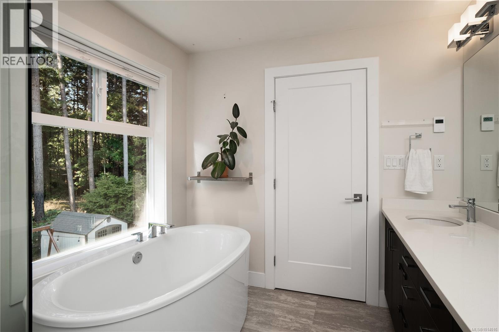  839 Ashbury Avenue, Langford