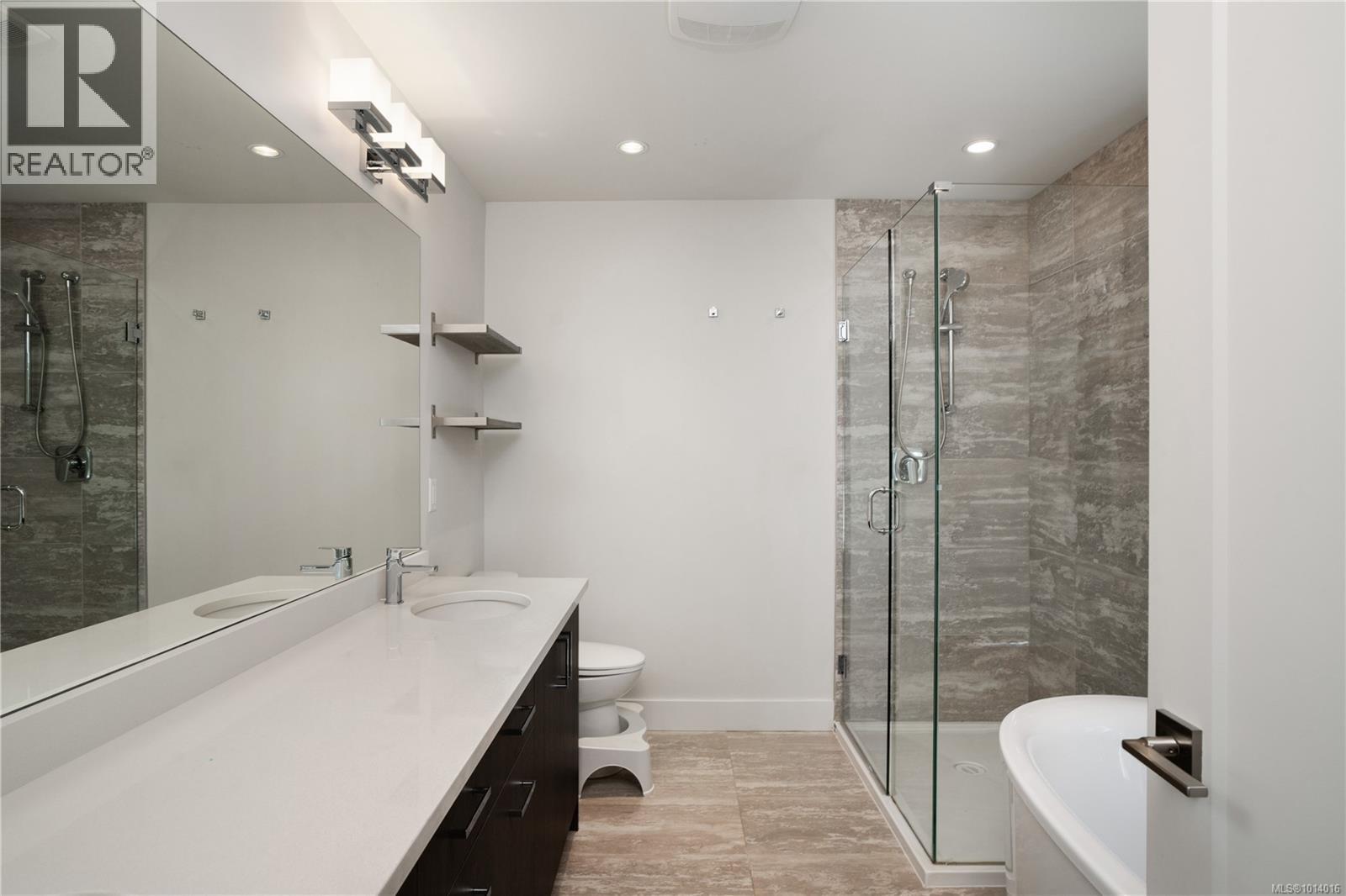  839 Ashbury Avenue, Langford