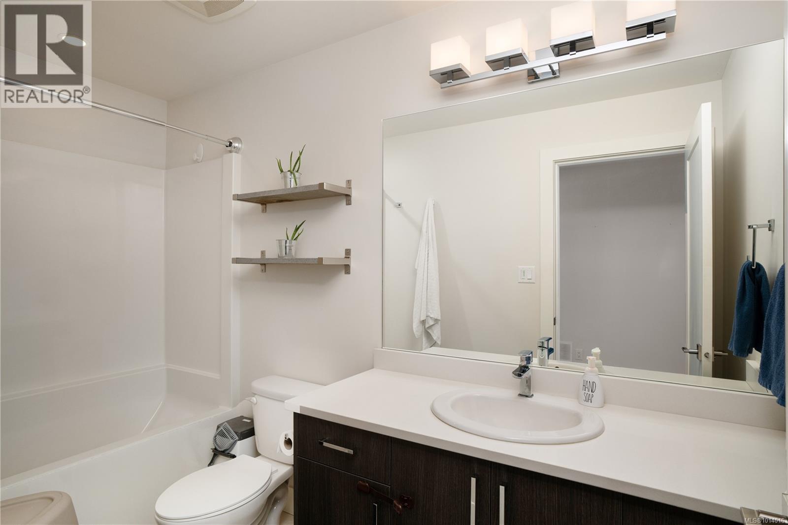  839 Ashbury Avenue, Langford