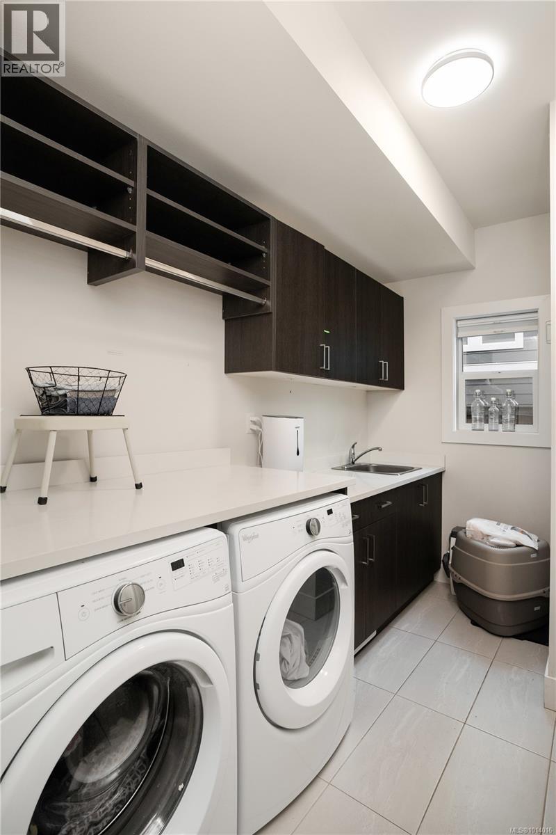  839 Ashbury Avenue, Langford