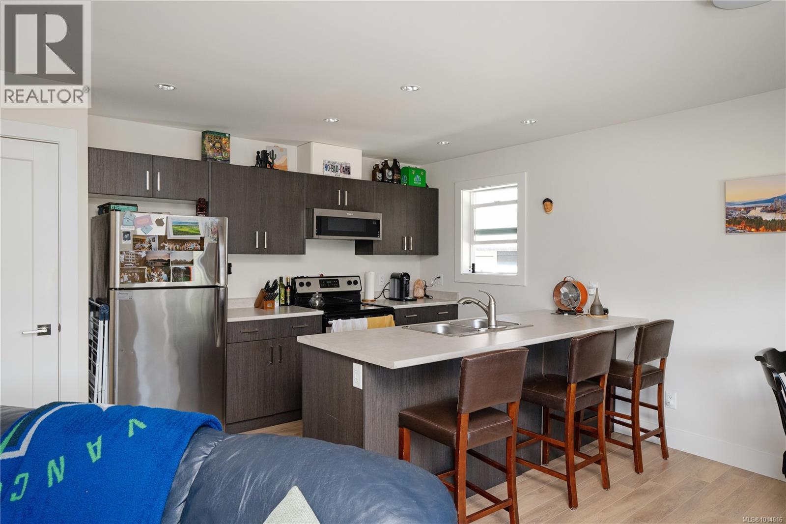 839 Ashbury Avenue, Langford