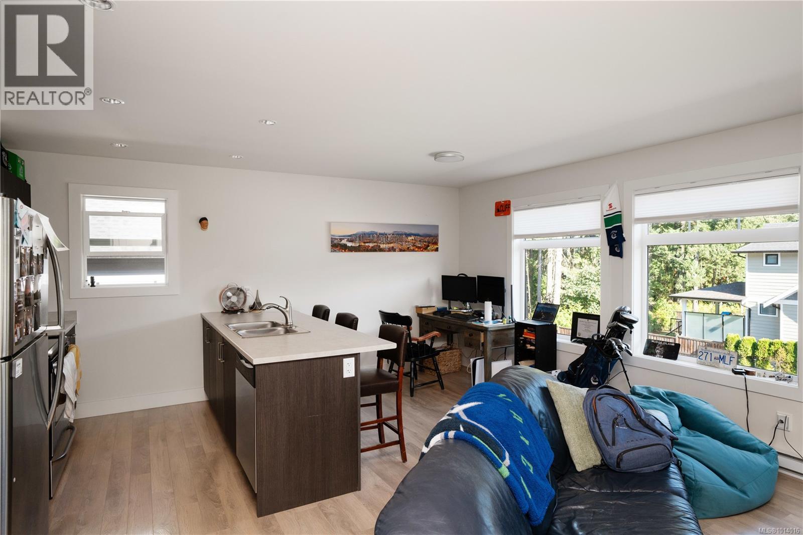  839 Ashbury Avenue, Langford