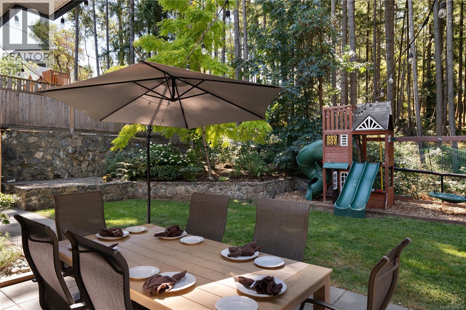  839 Ashbury Avenue, Langford