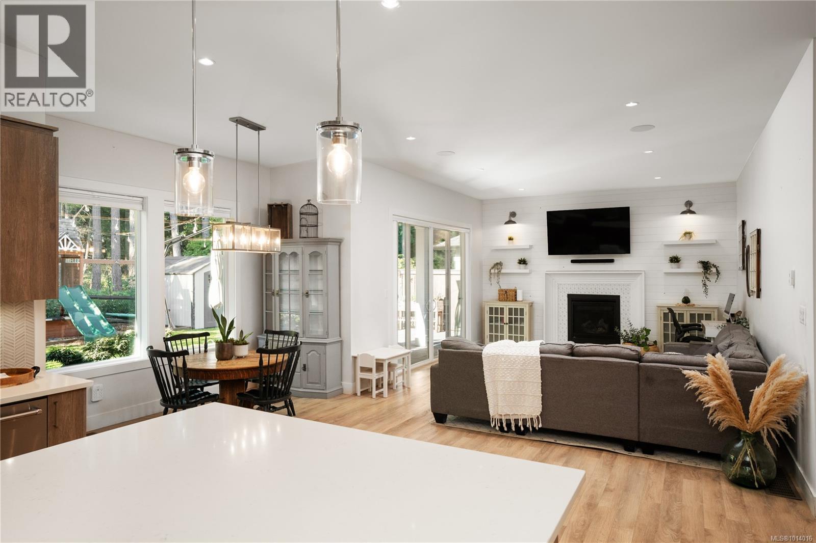  839 Ashbury Avenue, Langford
