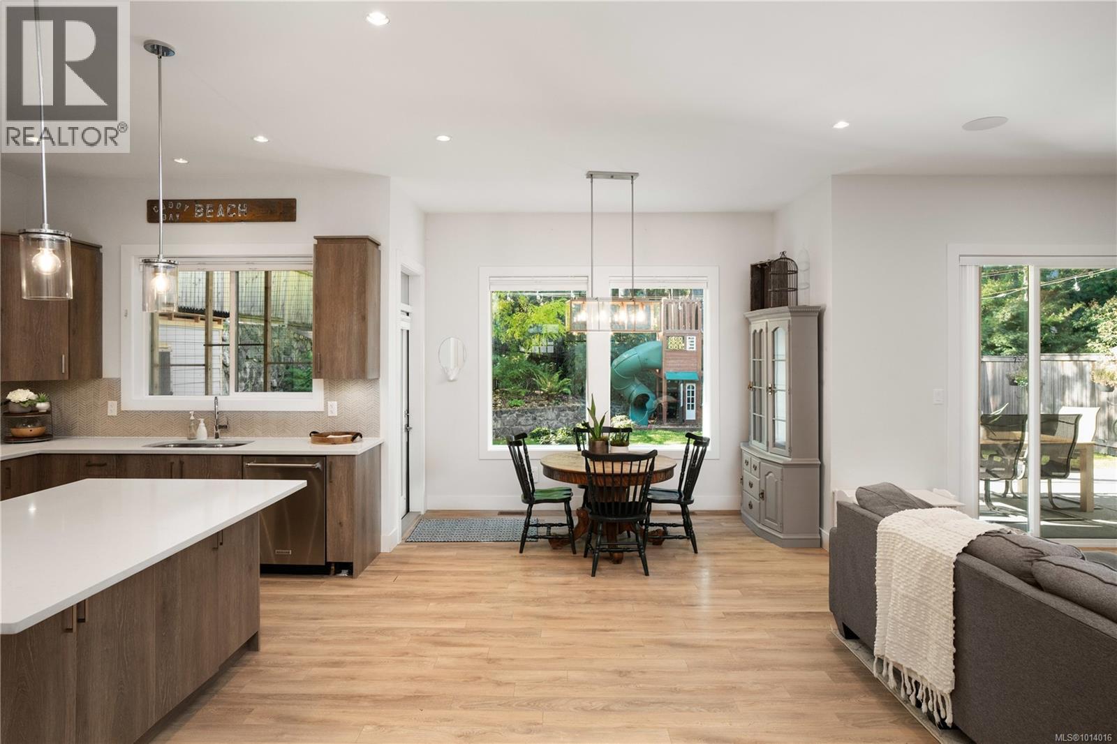  839 Ashbury Avenue, Langford