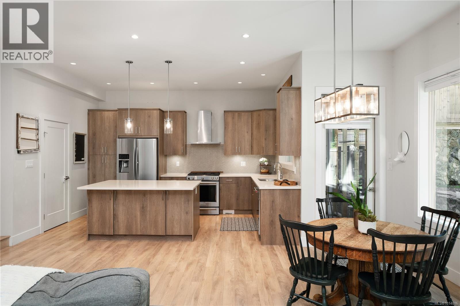  839 Ashbury Avenue, Langford