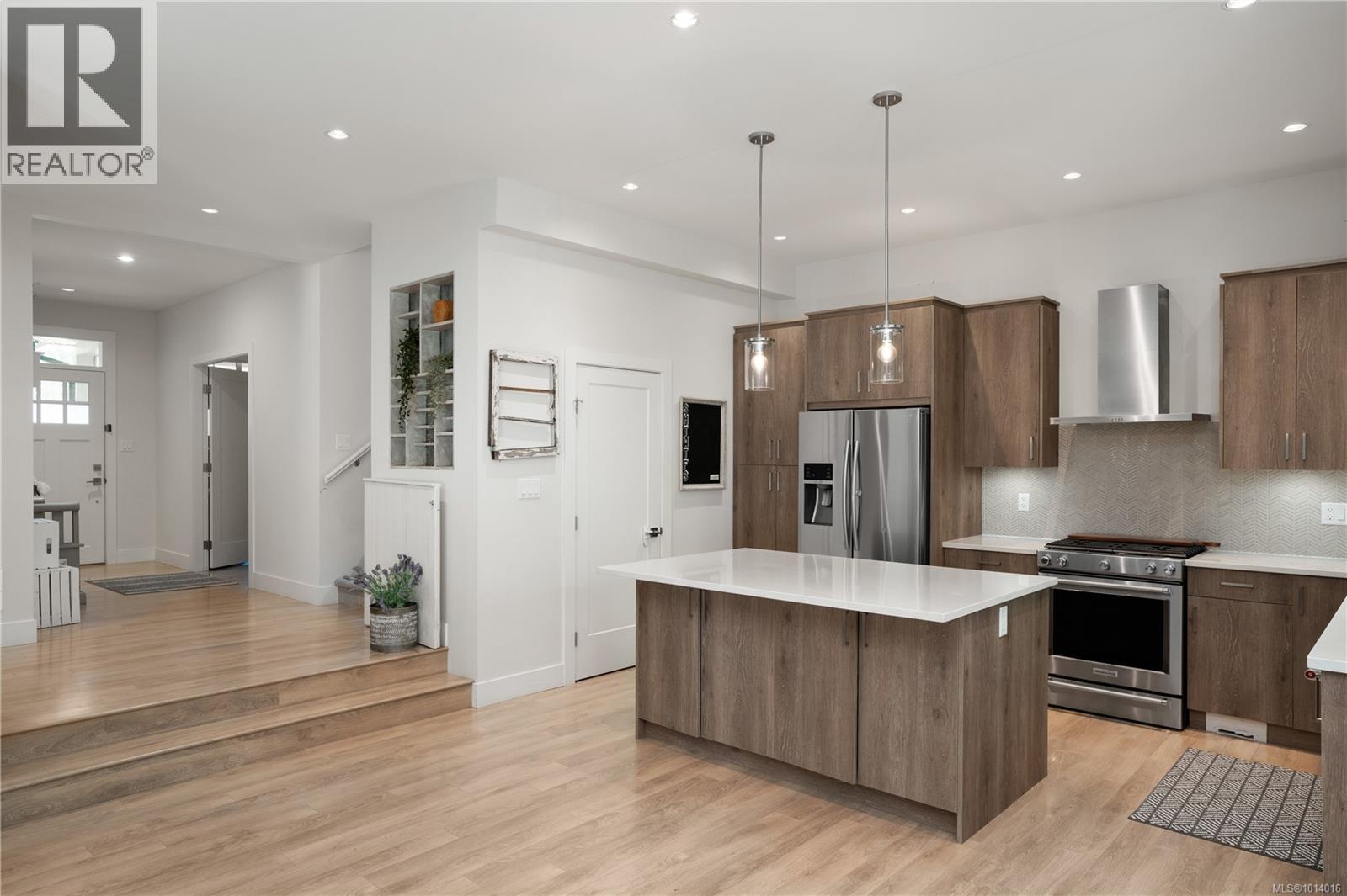  839 Ashbury Avenue, Langford
