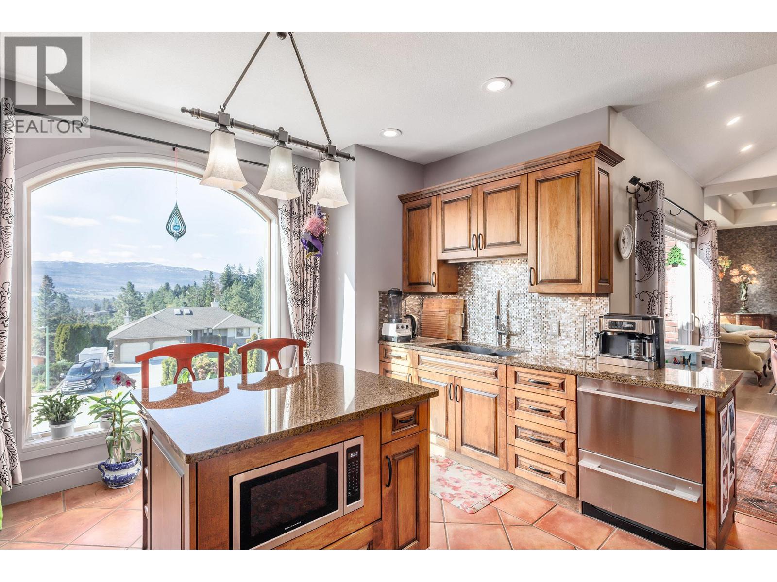  2376 Nahanni Court, Kelowna