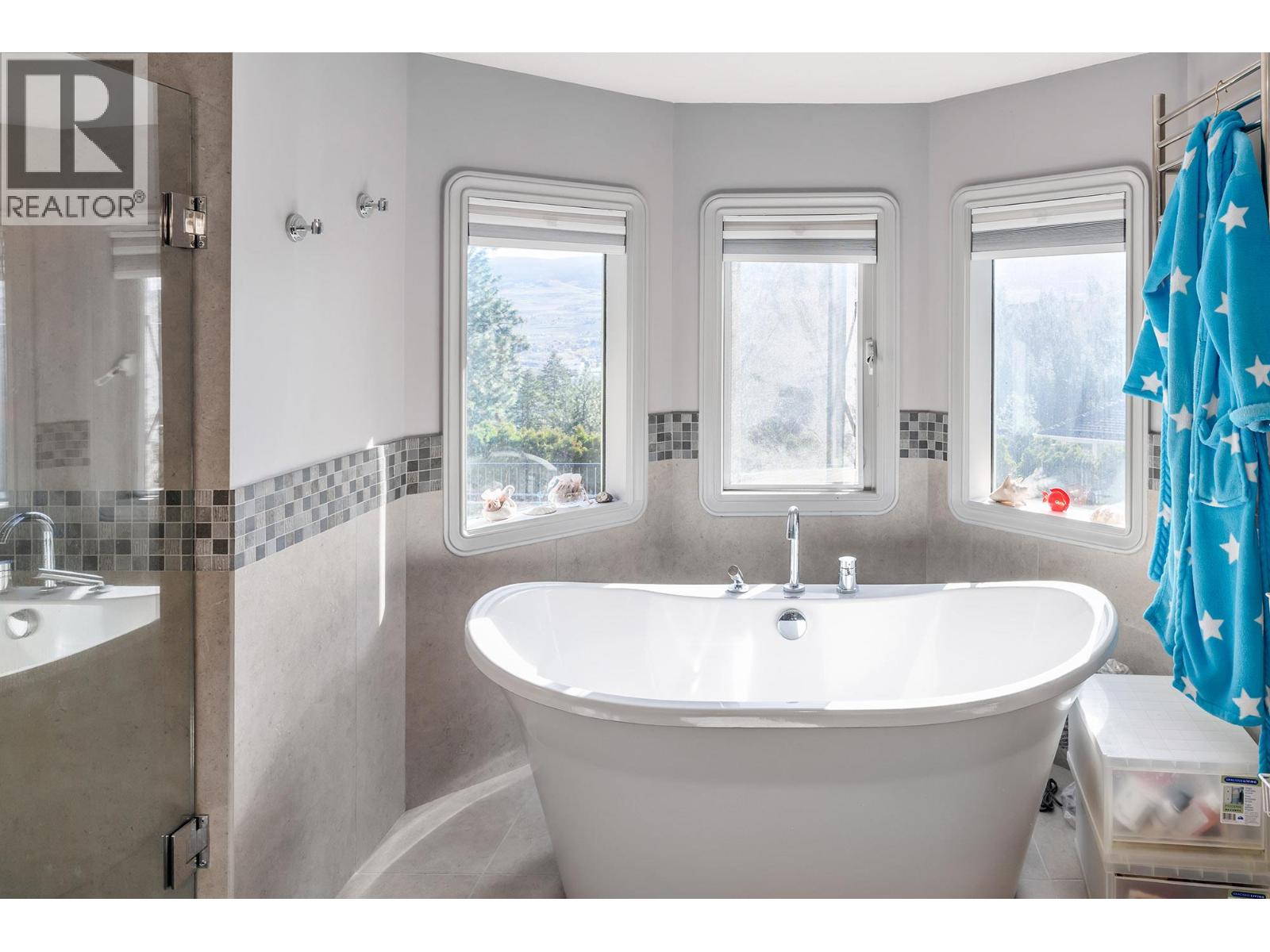  2376 Nahanni Court, Kelowna