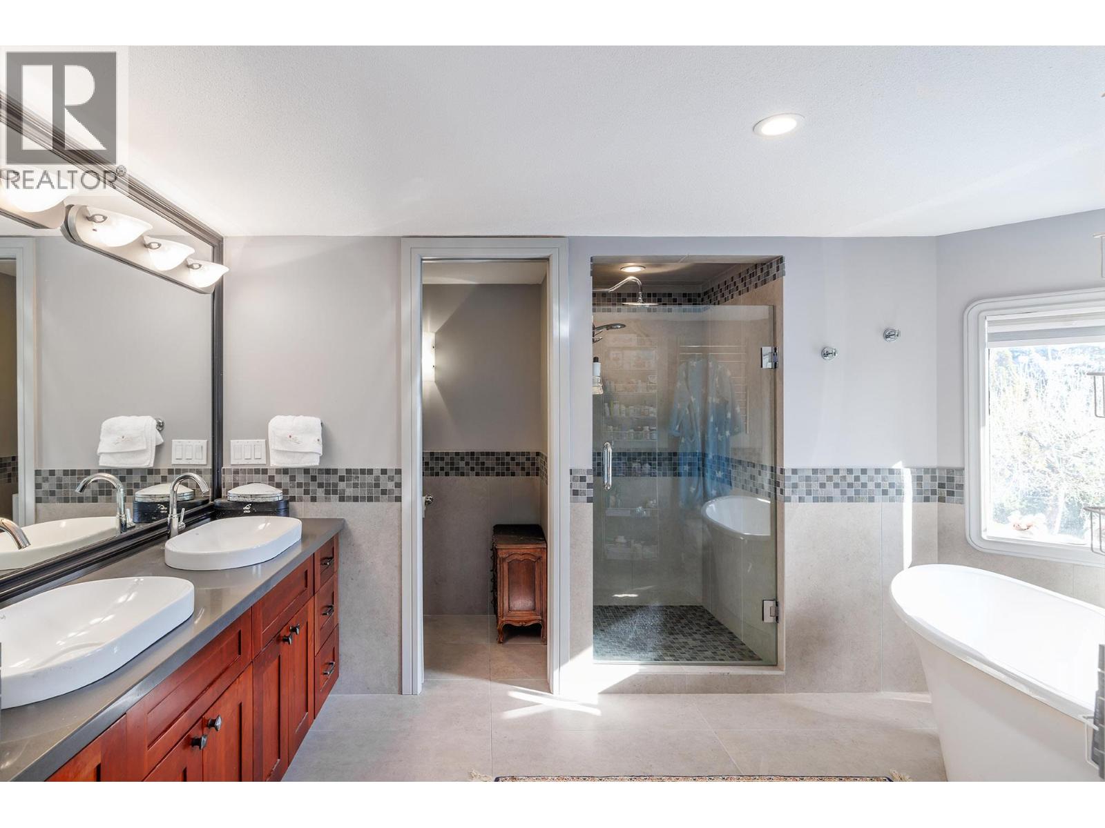  2376 Nahanni Court, Kelowna