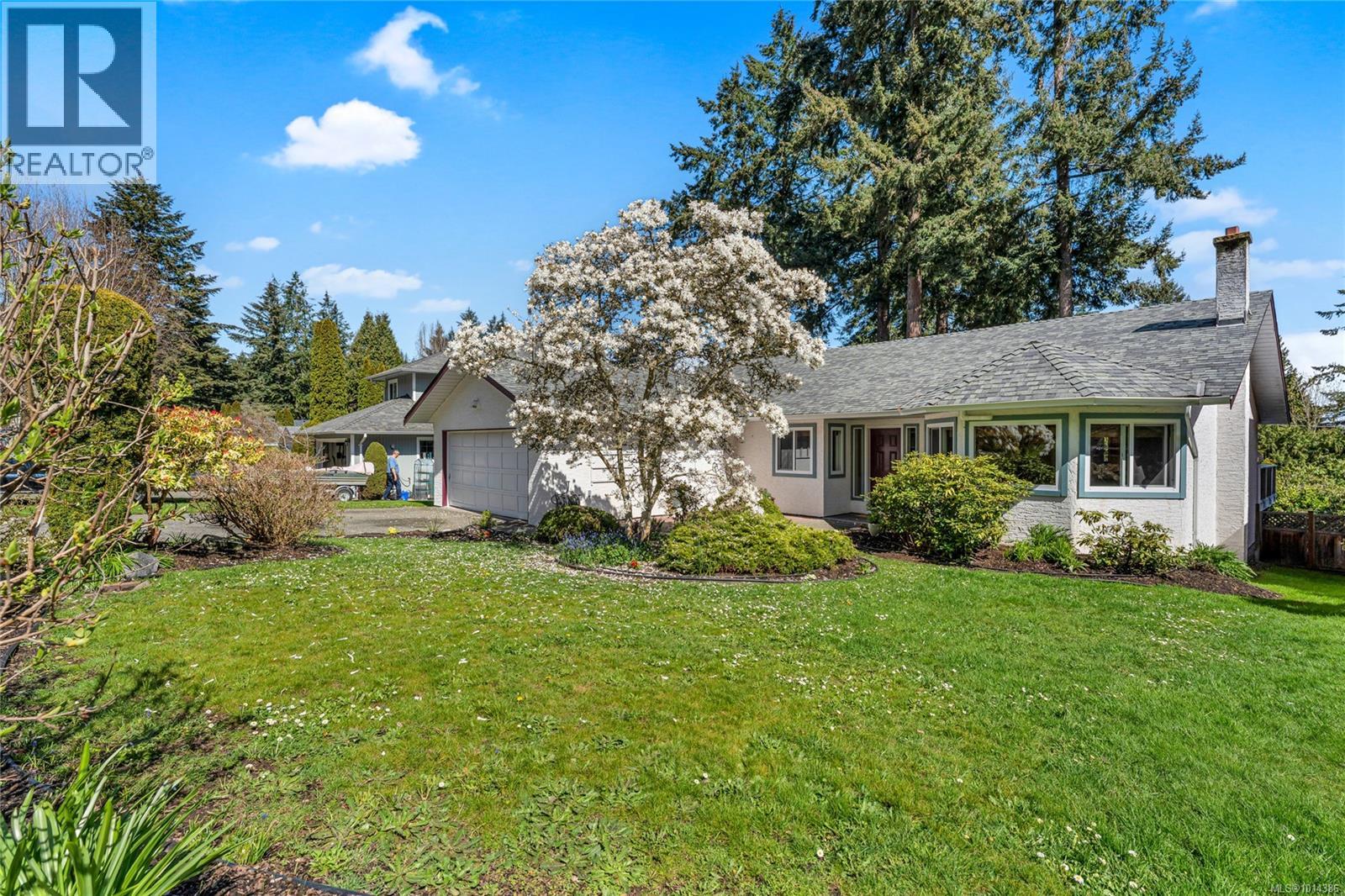  775 Menawood Place, Saanich