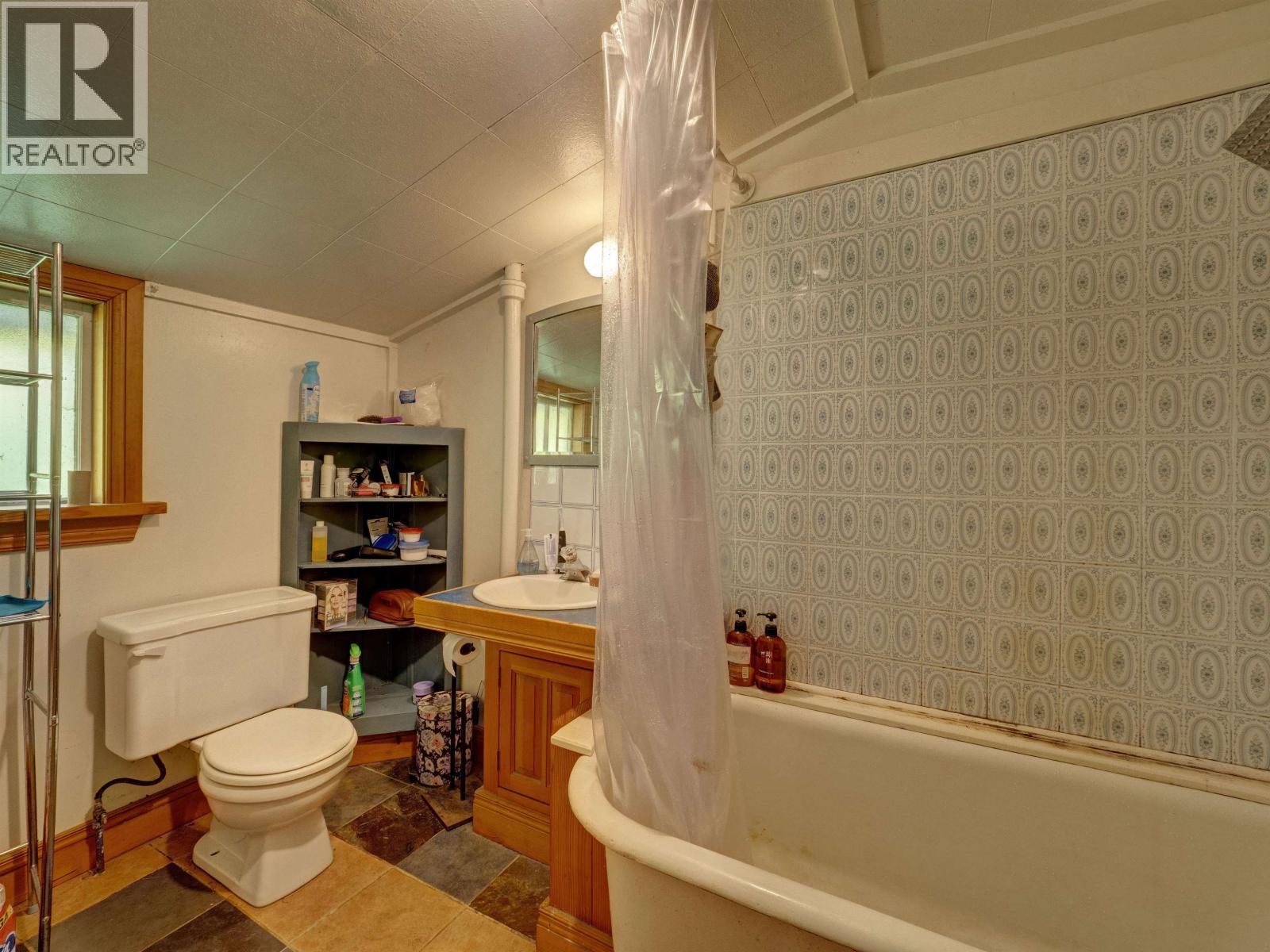 2602 LOWER ROAD, Roberts Creek