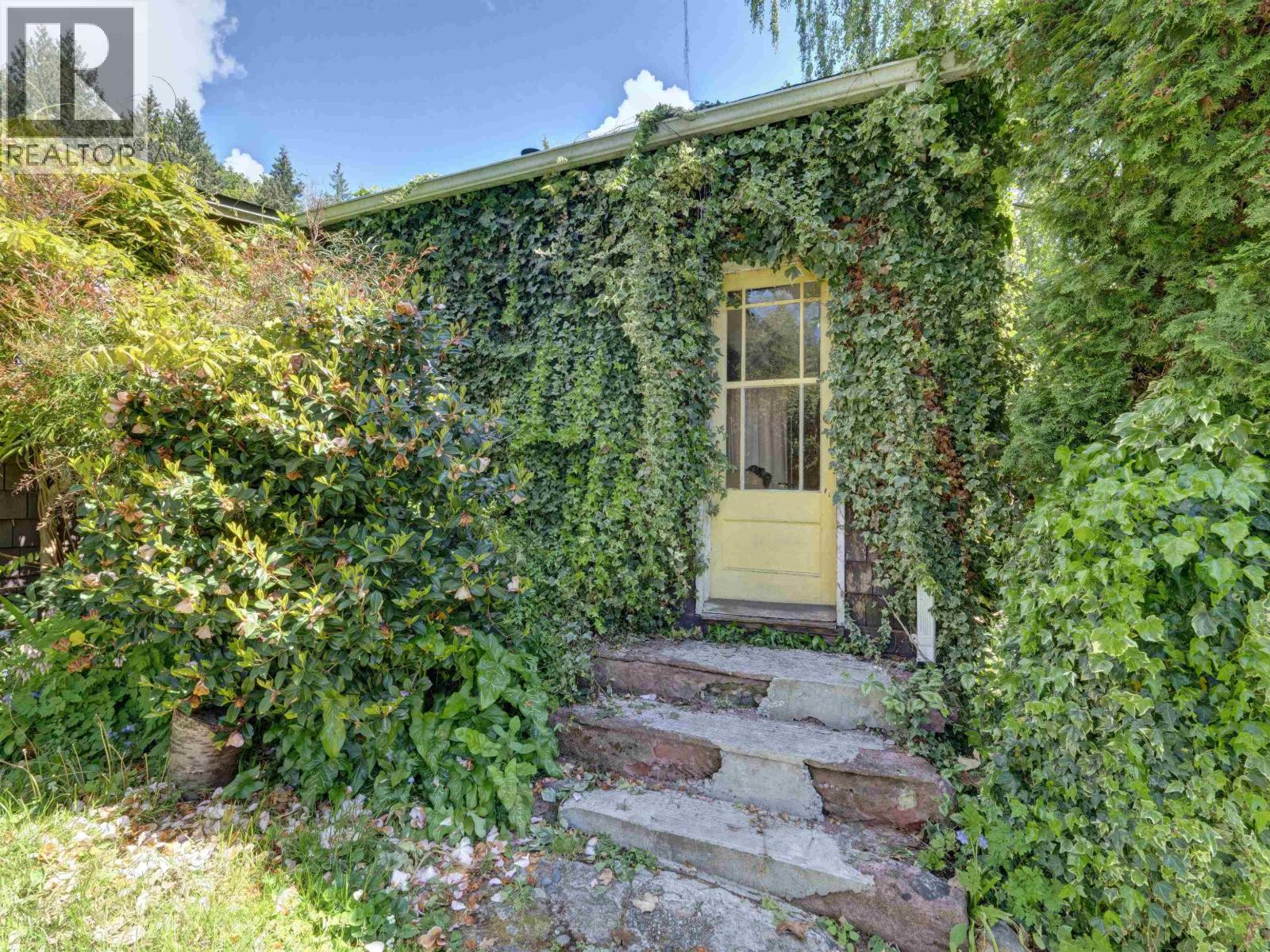 2602 LOWER ROAD, Roberts Creek