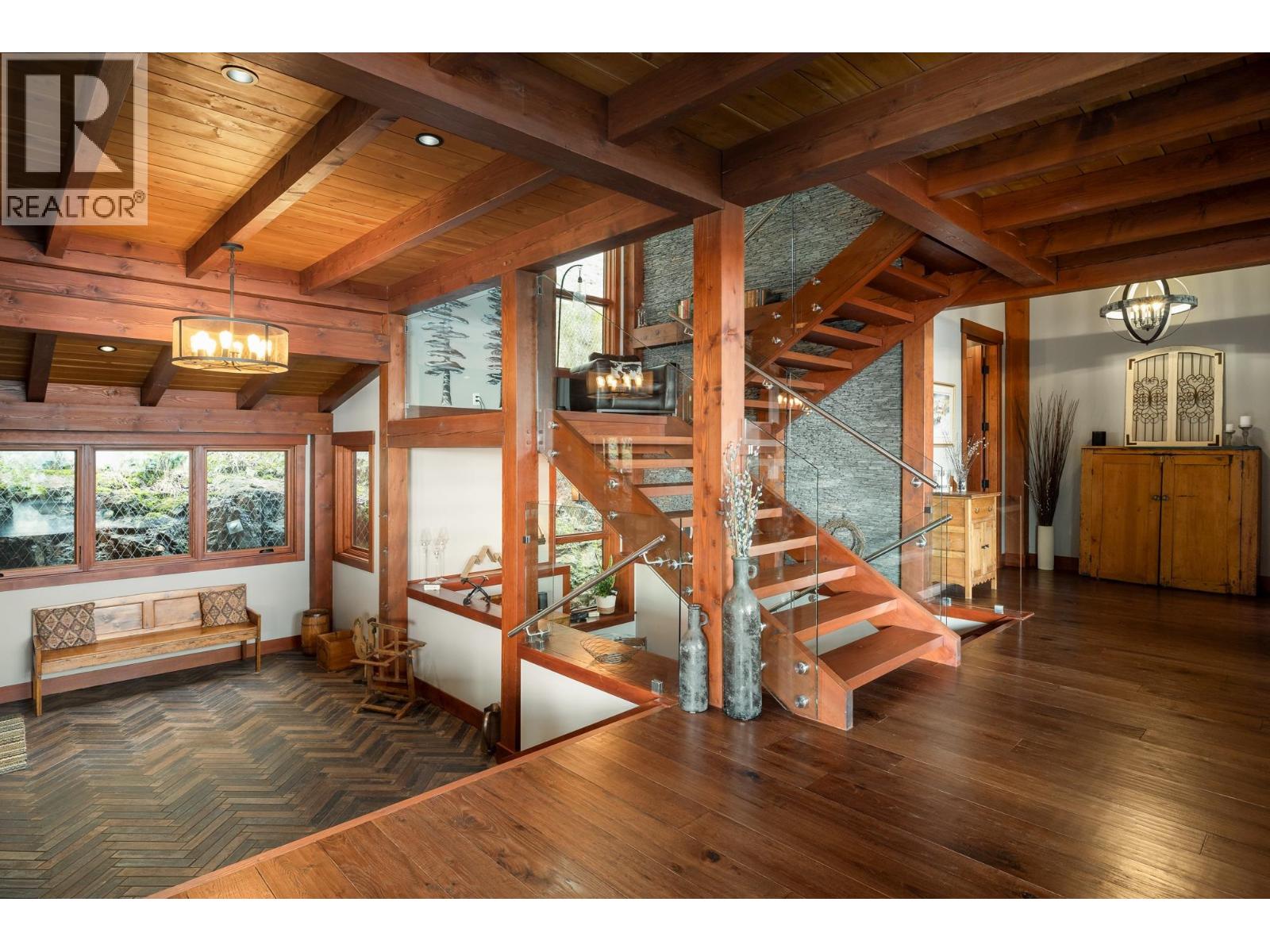 800 TAYLOR ROAD, Bowen Island