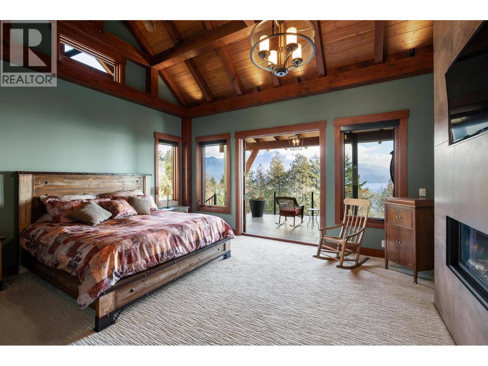800 TAYLOR ROAD, Bowen Island