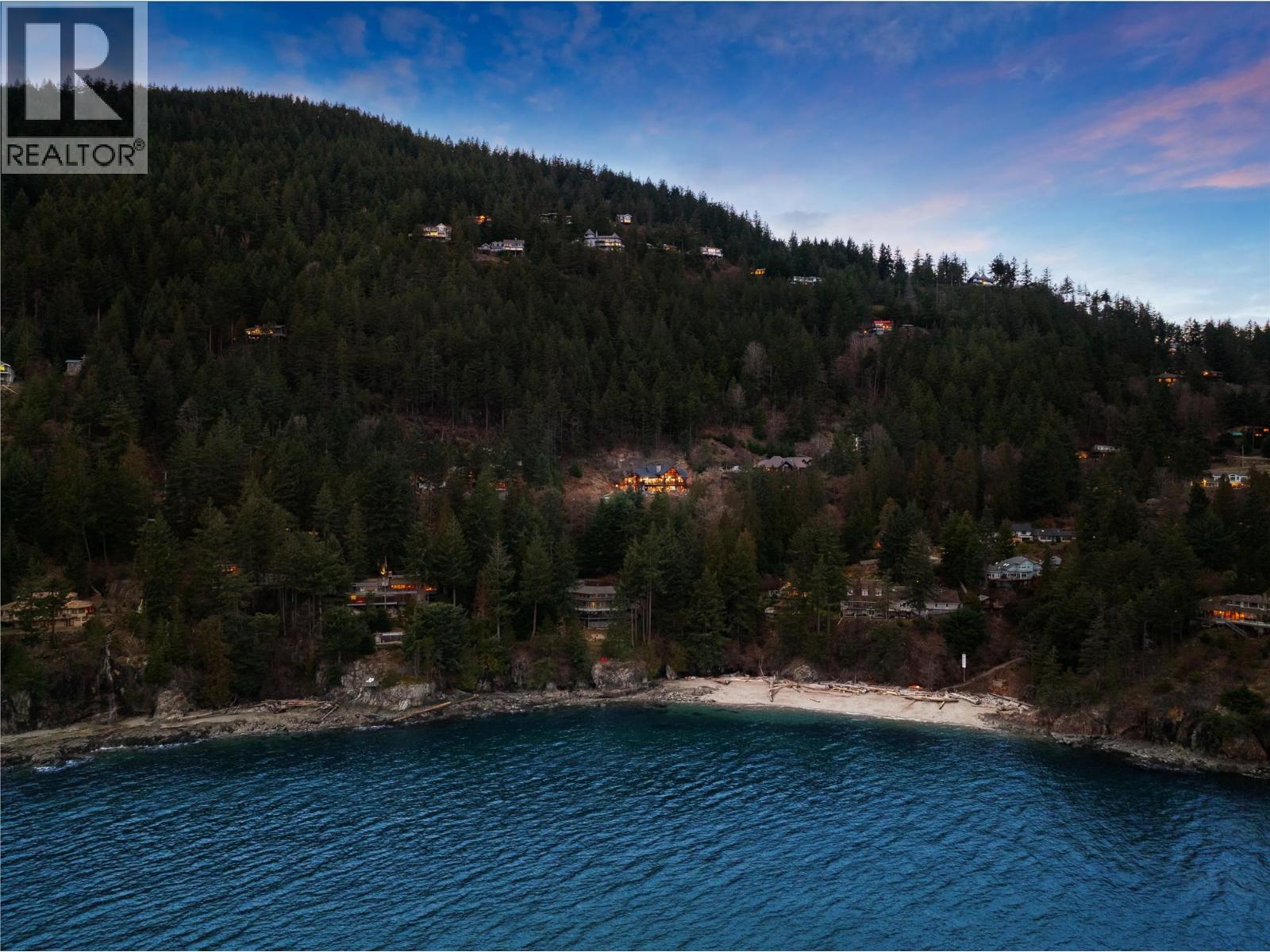 800 TAYLOR ROAD, Bowen Island