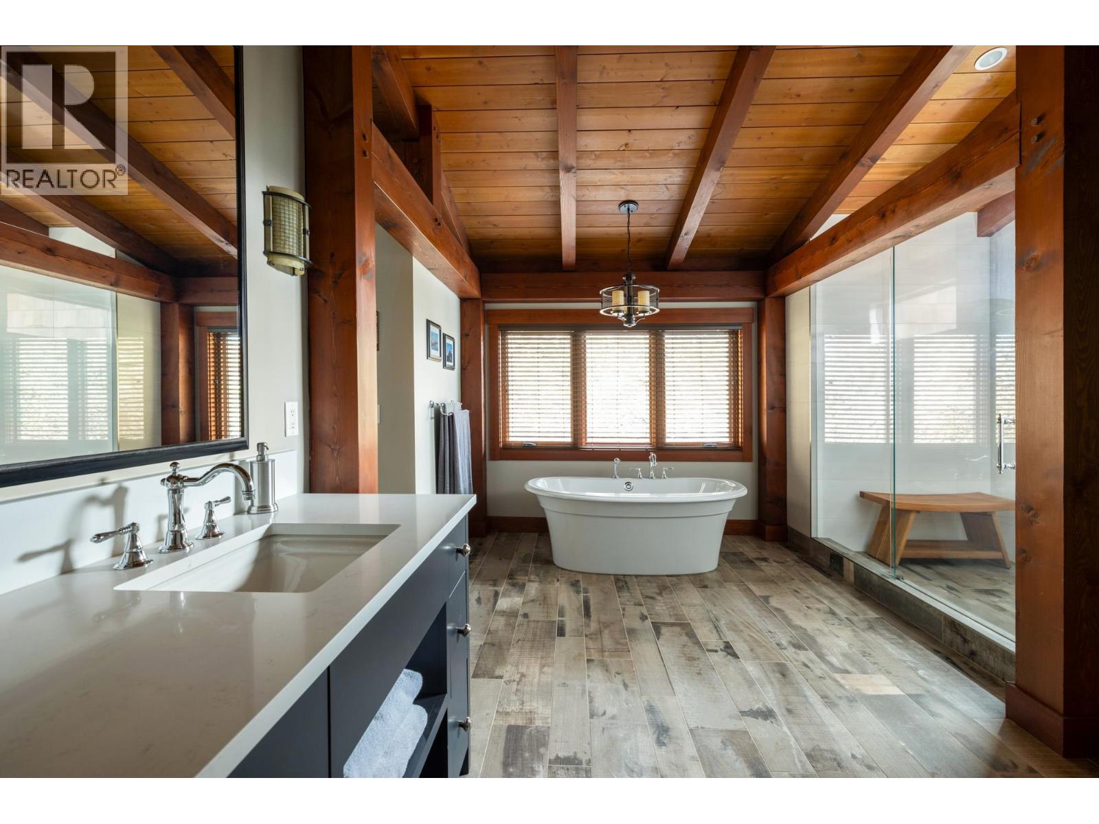 800 TAYLOR ROAD, Bowen Island