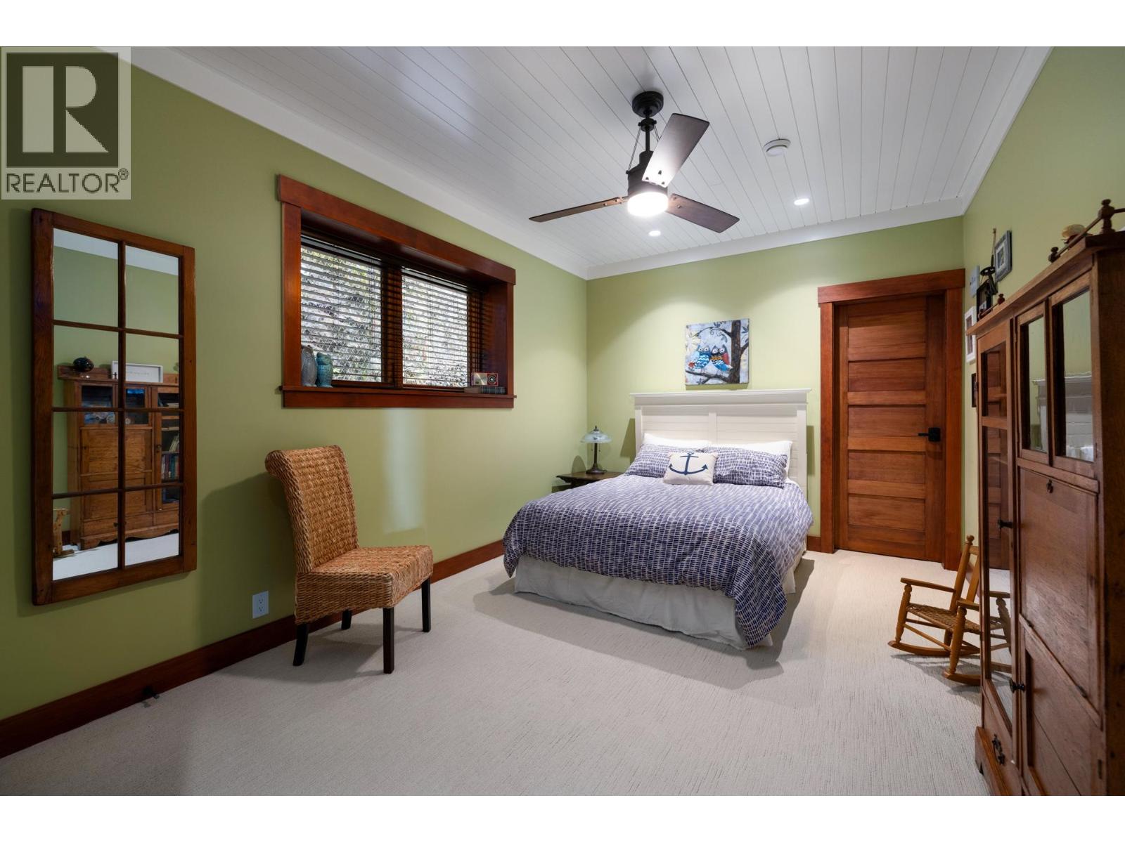 800 TAYLOR ROAD, Bowen Island