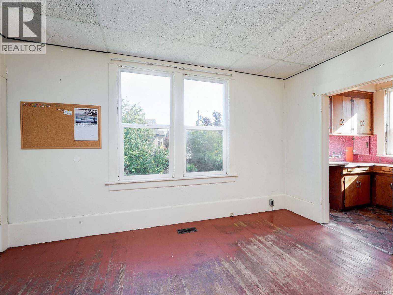 1250 Fairfield Rd, Victoria