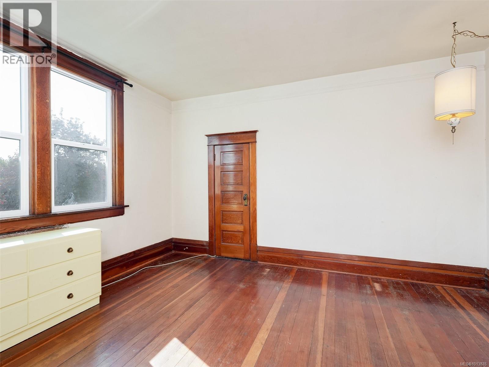 1250 Fairfield Rd, Victoria