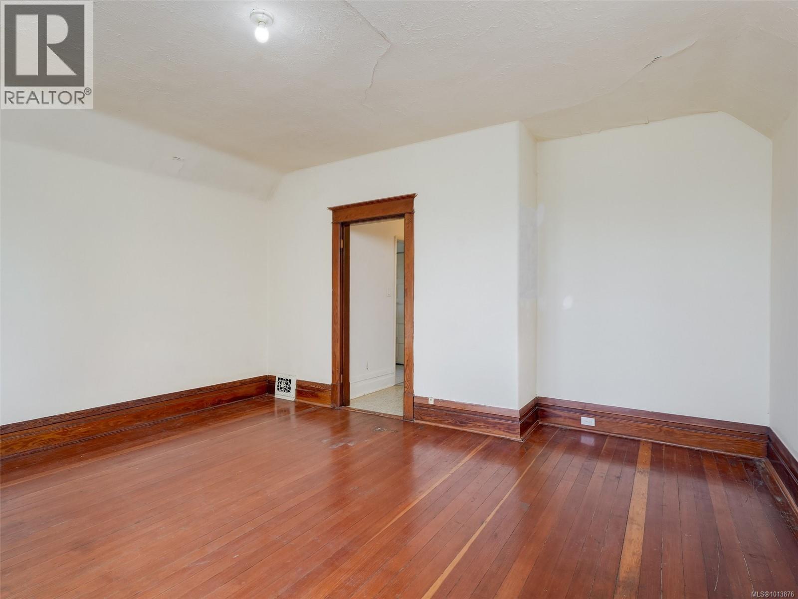 1250 Fairfield Rd, Victoria