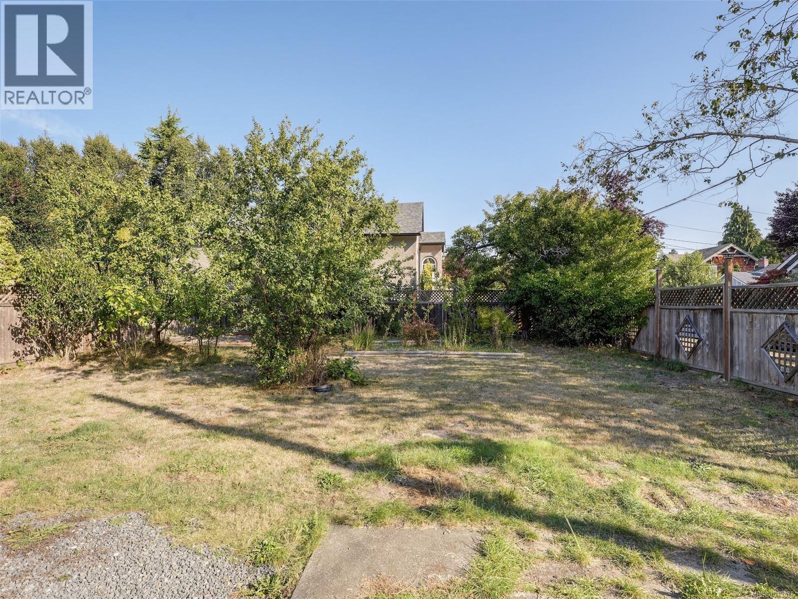 1250 Fairfield Rd, Victoria