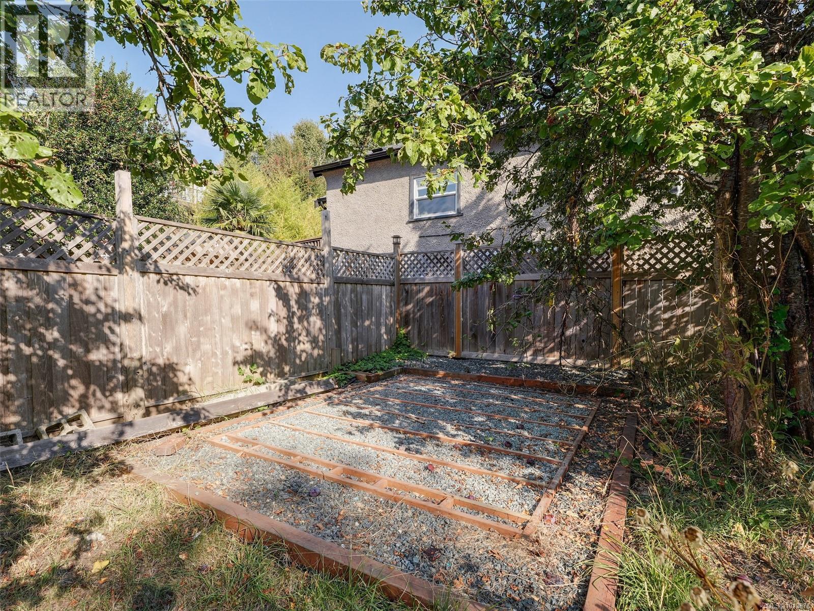 1250 Fairfield Rd, Victoria