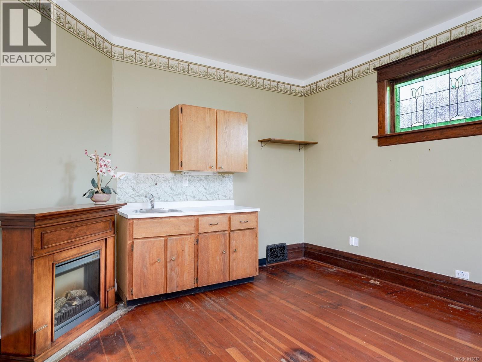 1250 Fairfield Rd, Victoria