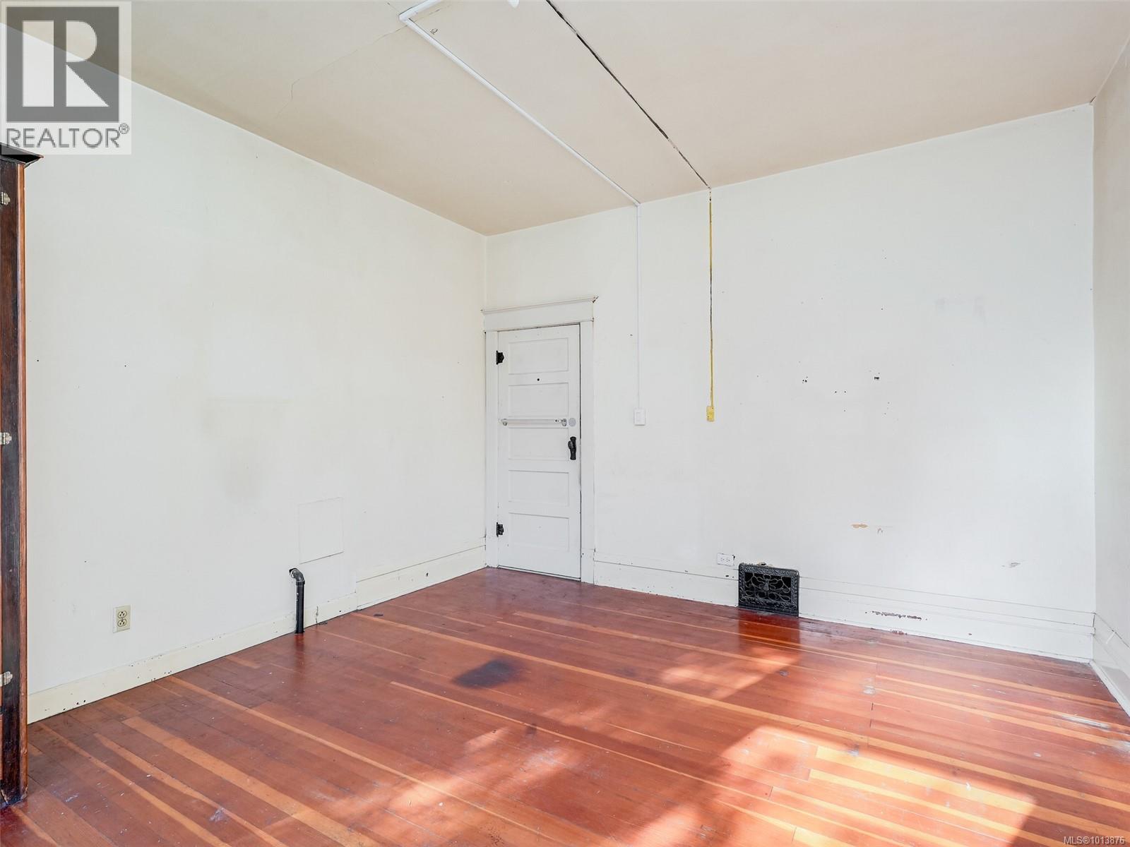 1250 Fairfield Rd, Victoria