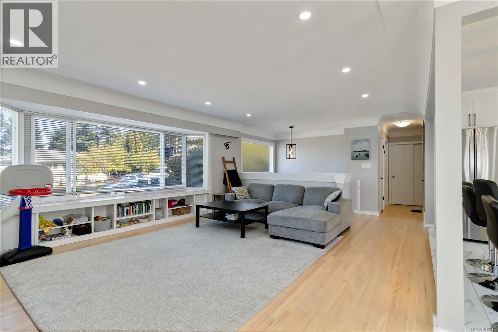  727 Chesterlea Road, Saanich