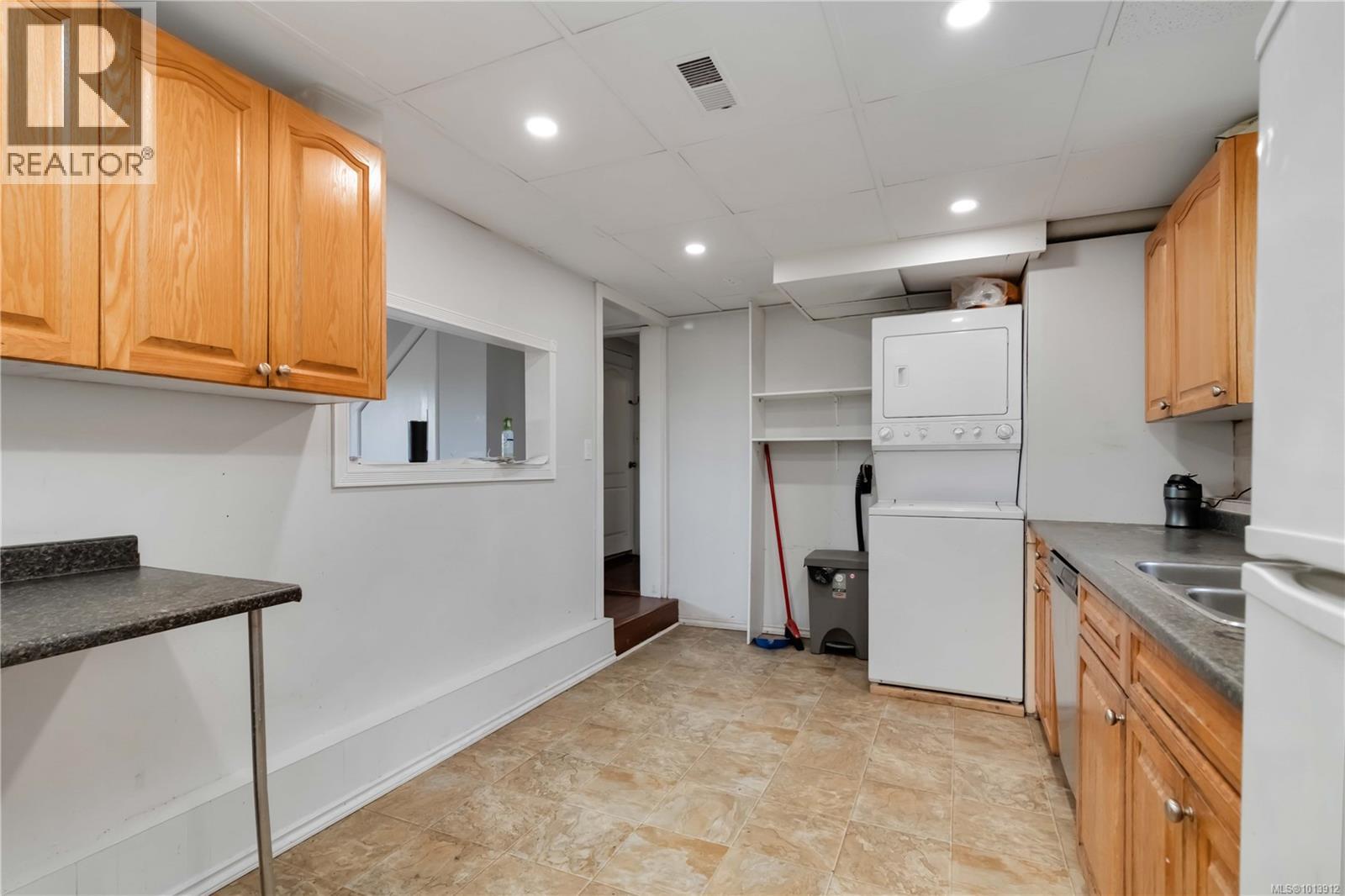  727 Chesterlea Road, Saanich