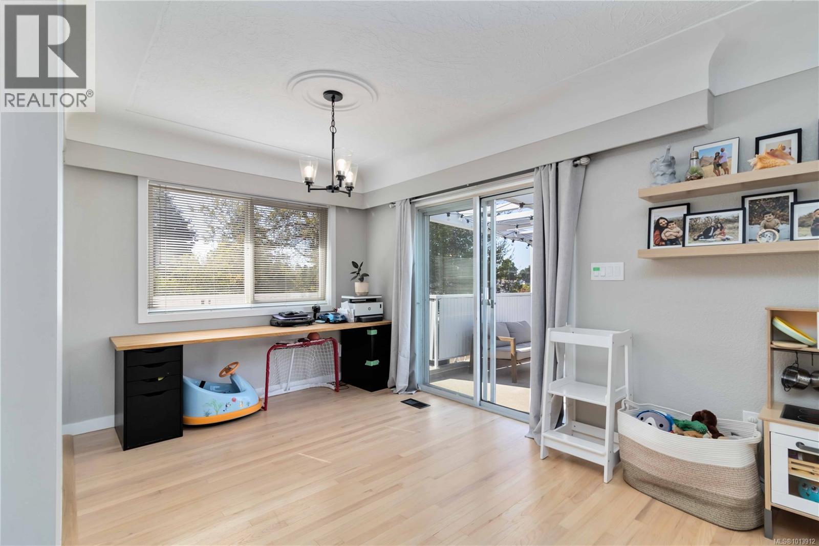  727 Chesterlea Road, Saanich