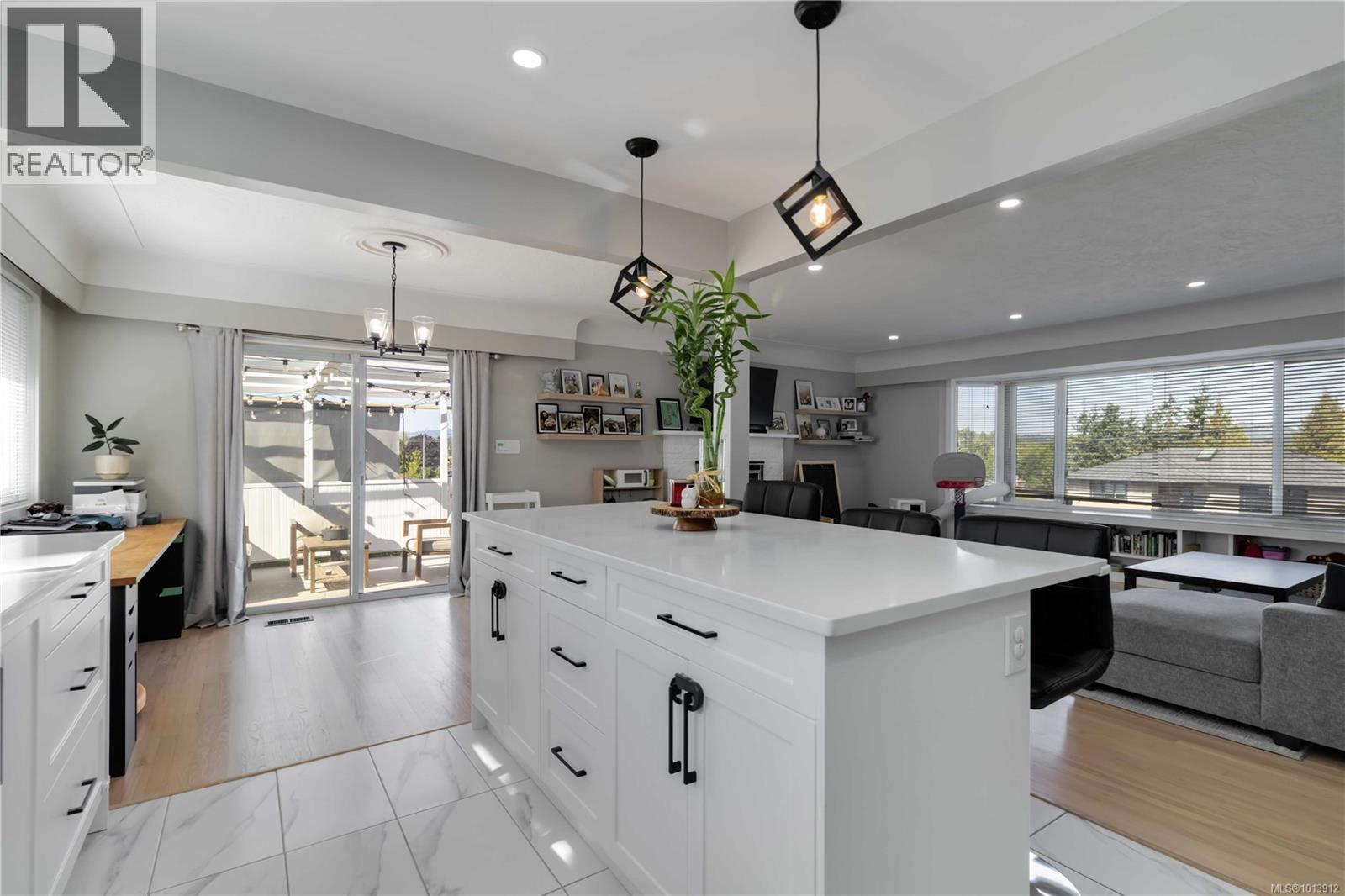  727 Chesterlea Road, Saanich