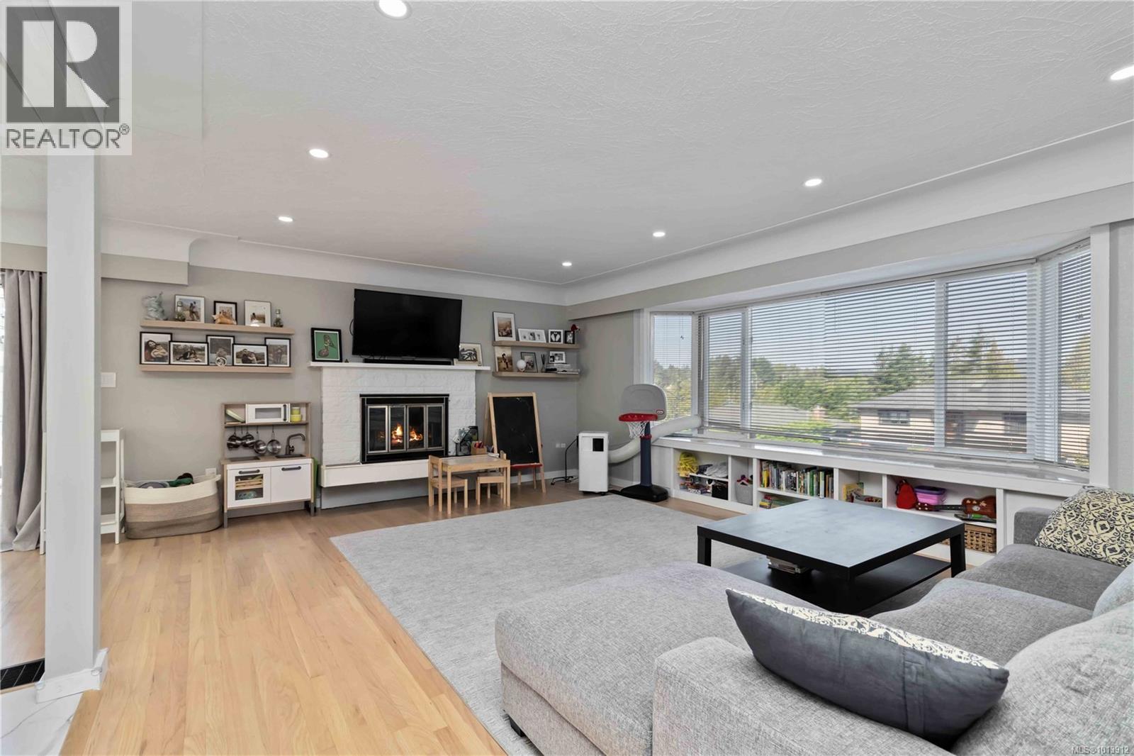  727 Chesterlea Road, Saanich