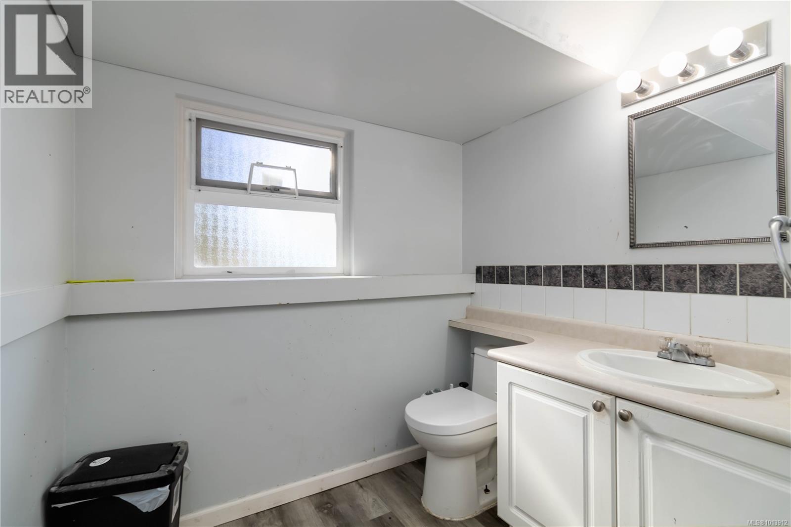  727 Chesterlea Road, Saanich