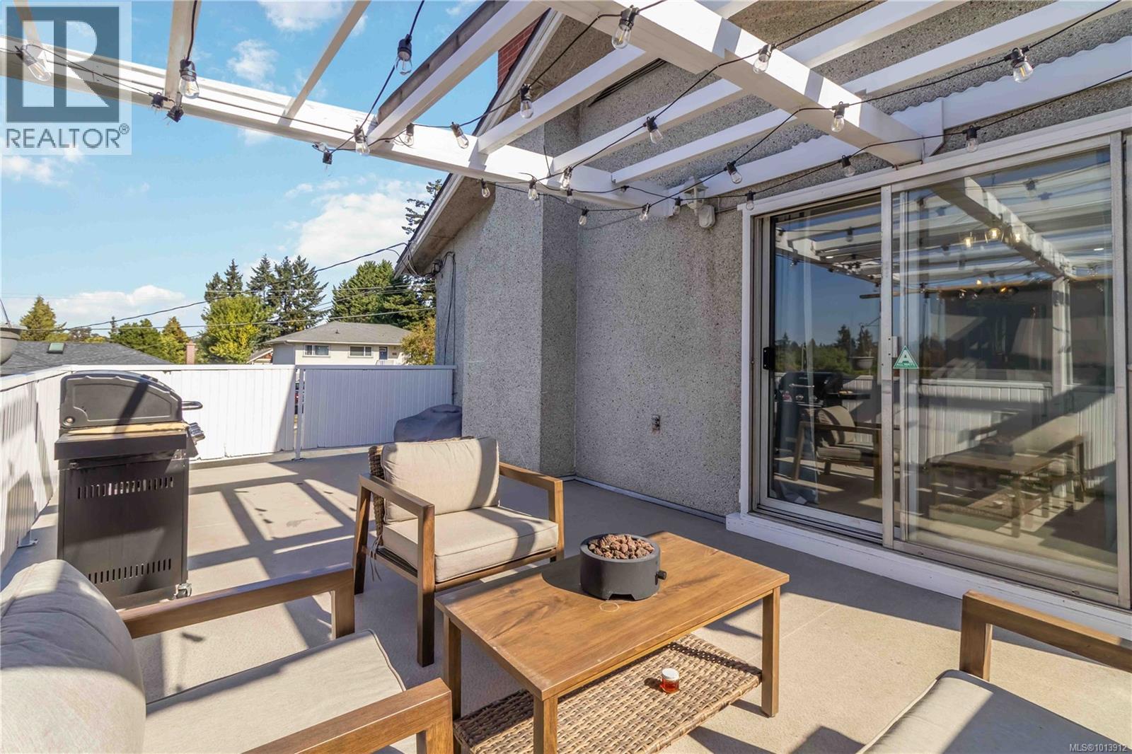  727 Chesterlea Road, Saanich