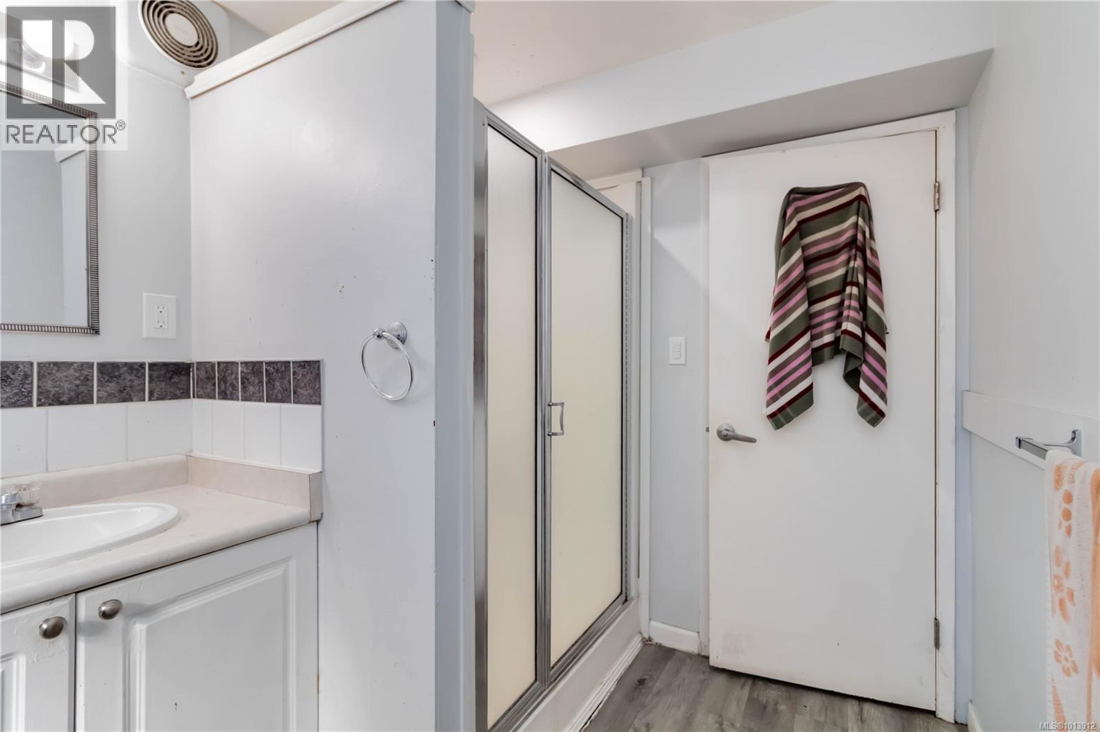  727 Chesterlea Road, Saanich