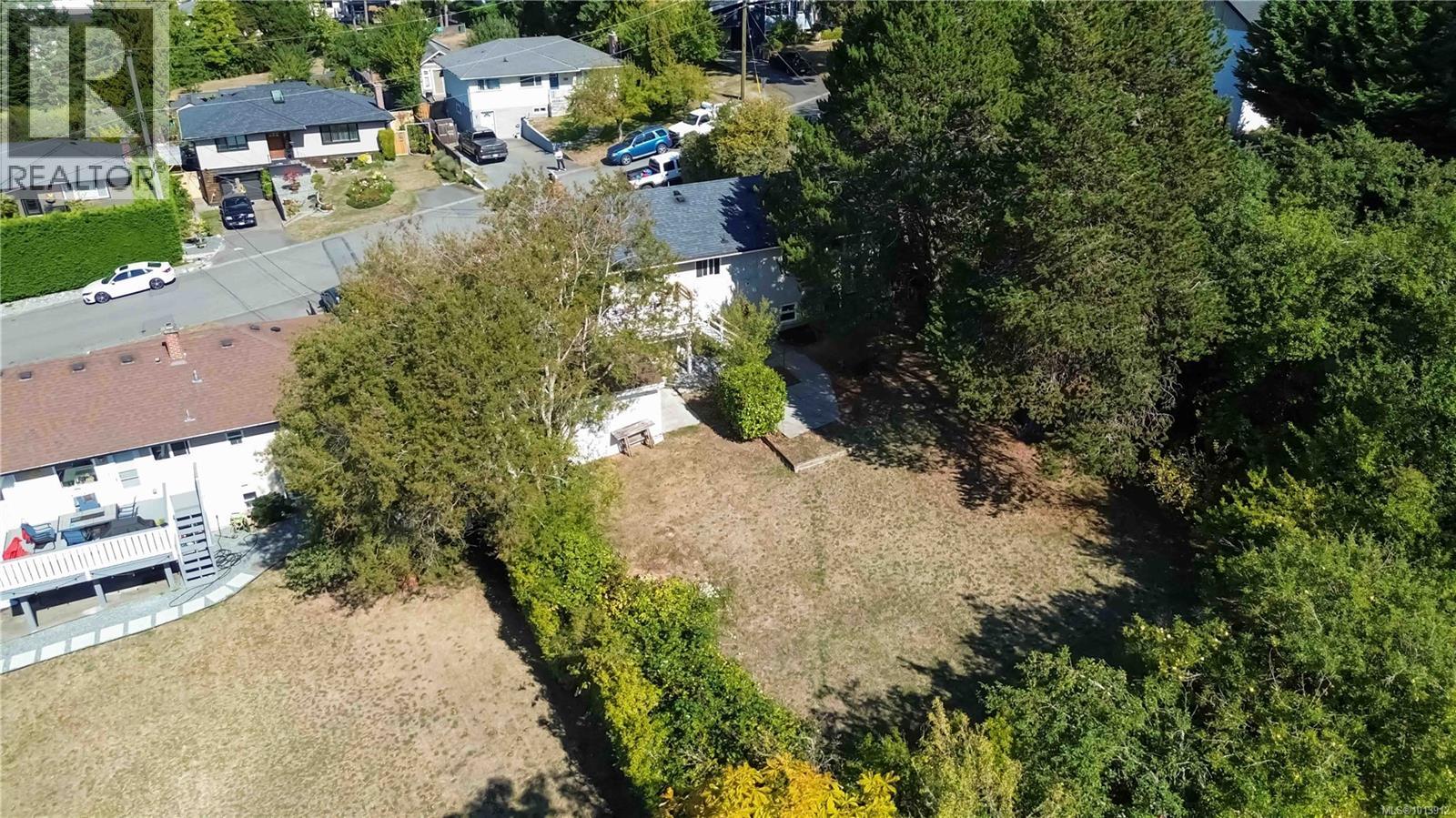  727 Chesterlea Road, Saanich