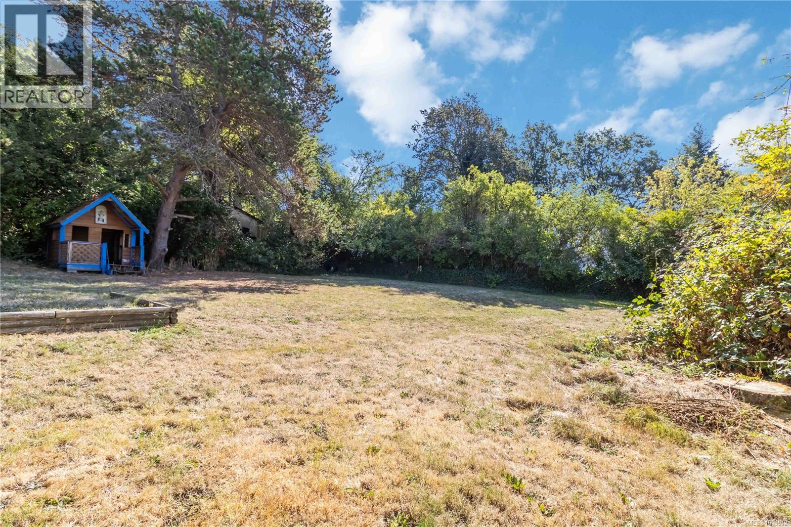  727 Chesterlea Road, Saanich