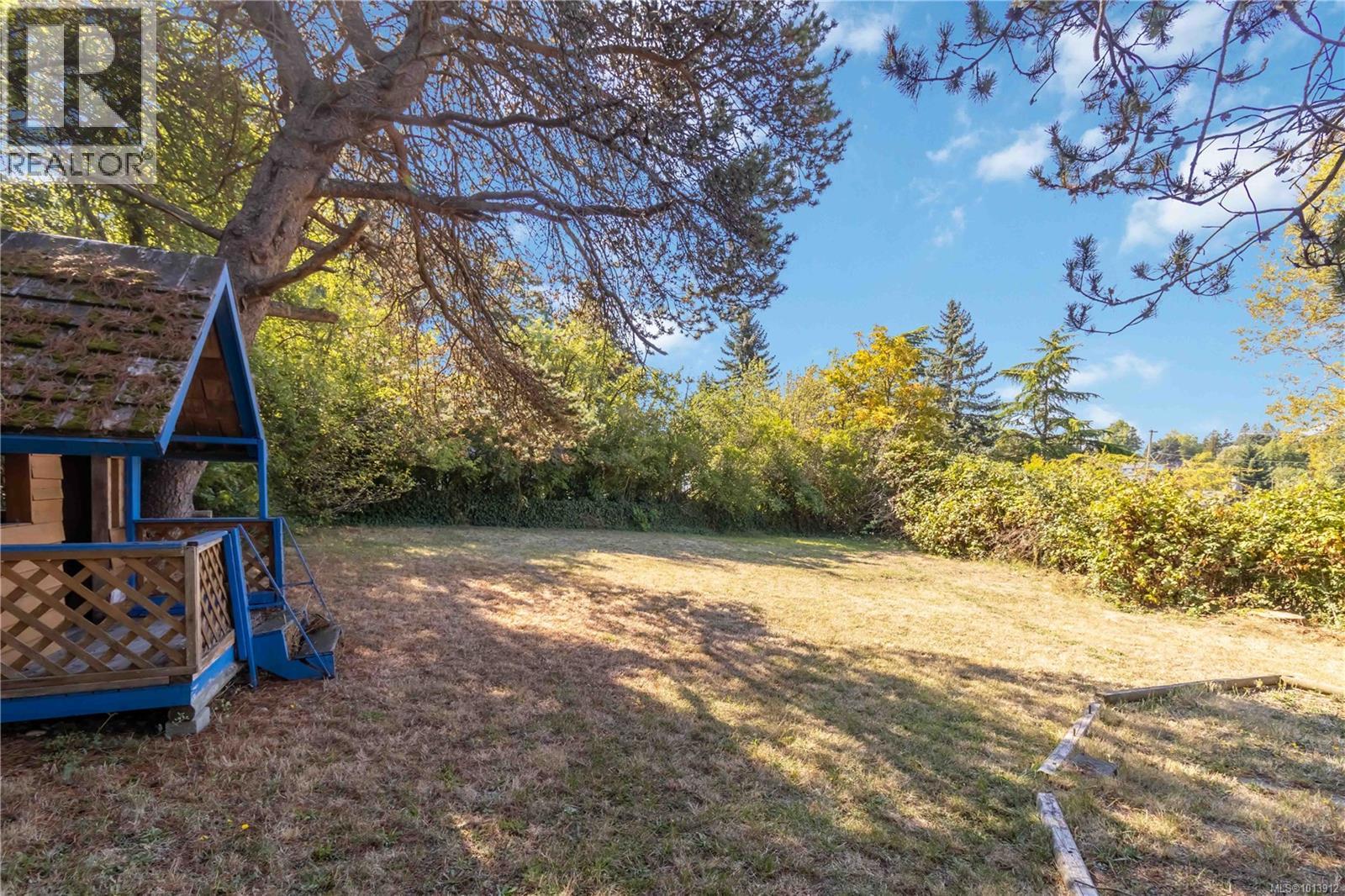  727 Chesterlea Road, Saanich