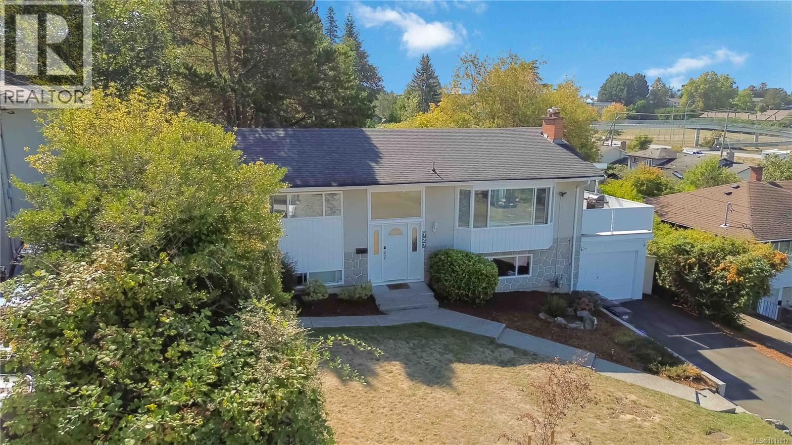  727 Chesterlea Road, Saanich