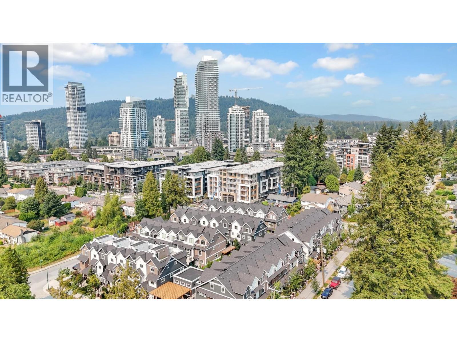 207 678 FAIRVIEW STREET, Coquitlam